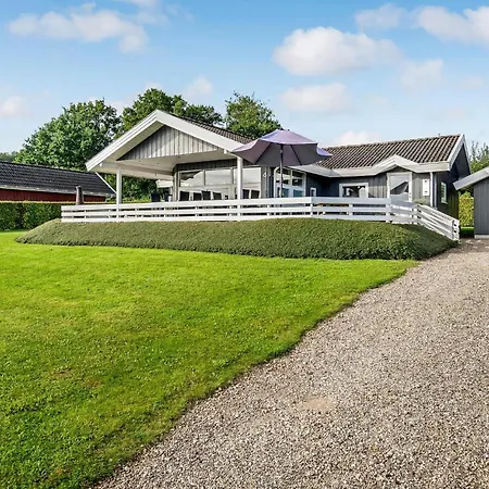 Semesterbostad Lovely In Sjolund With Kitchen Hejls